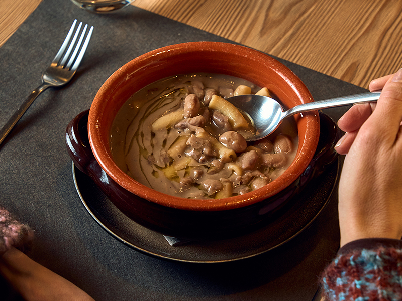 pasta e fagioli alla veneta in brodo di speck con maccheroncino fresco all&rsquo;uovo