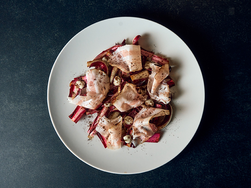 insalata di radicchio tardivo, guanciale, crema di Stravecchio, polvere di caff&egrave; e aceto balsamico invecchiato