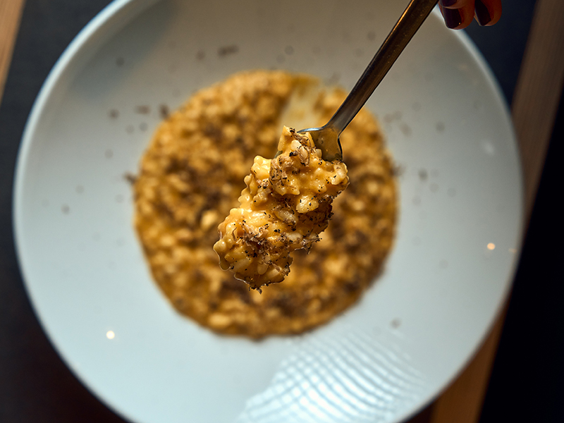 riso Carnaroli con zucca, salsiccia nostrana e tartufo nero, mantecato al Taleggio